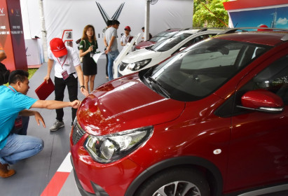 Tháng Ngâu, thị trường ô tô đồng loạt giảm giá