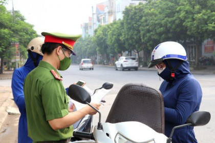 Hà Nội xử phạt hơn 1.000 trường hợp vi phạm trong ngày thứ 18 giãn cách xã hội