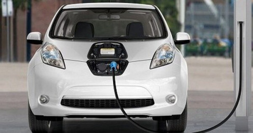 Lệ phí trước bạ ôtô điện sẽ bằng 50% ôtô chạy xăng, dầu