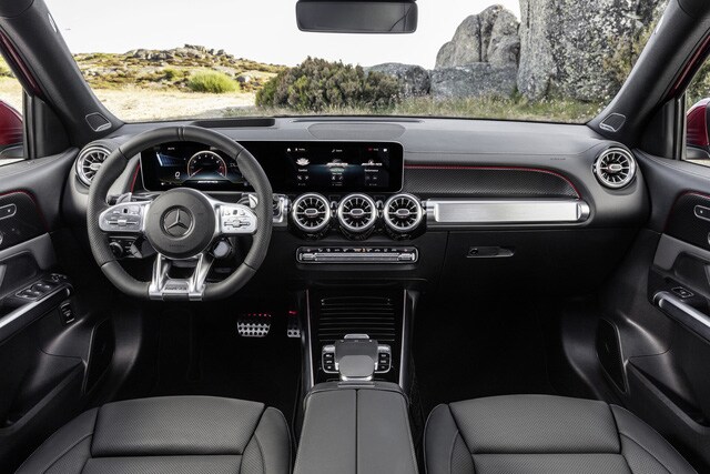 Mercedes AMG GLB 35 4Matic ra mắt với giá bán 2,69 tỷ đồng