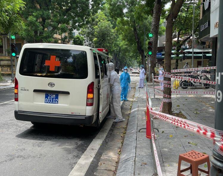 Quận Hai Bà Trưng: Phong tỏa tạm thời khu vực tại phố Bà Triệu do có các ca bệnh Covid-19