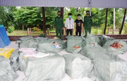 Quảng Ninh: Bắt giữ hơn 1.400kg thực phẩm nhập lậu từ Trung Quốc