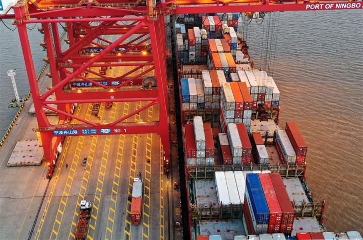 Biến thể Delta 'tấn công' cảng biển của Trung Quốc, vận tải toàn cầu ảnh hưởng