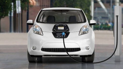 Chuyên gia nói gì về đề xuất giảm 50% lệ phí trước bạ với ô tô điện?