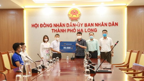 Văn Phú - Invest tặng 30.000 bộ kit xét nghiệm nhanh Covid-19 cho TP Hạ Long