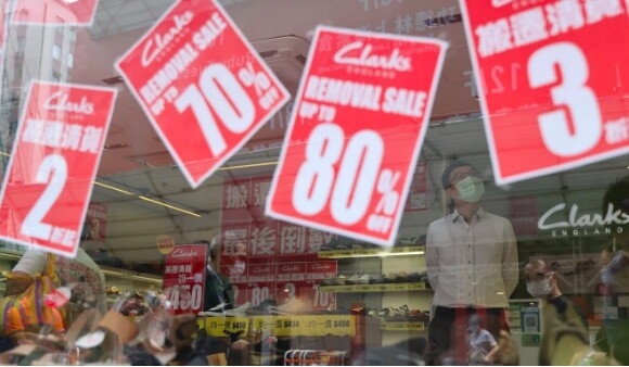 'Hàng xóm' làm khu miễn thuế, thiên đường mua sắm Hồng Kông bị đe dọa