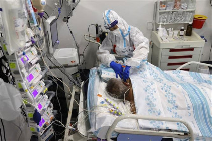 Iran, Nhật Bản báo động ca nhiễm mới; Israel tăng vọt bệnh nhân nặng