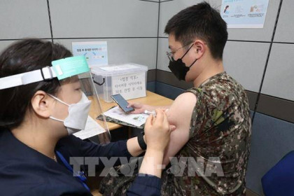 Hàn Quốc tiêm chủng vaccine ngừa COVID-19 đầy đủ cho gần 20% dân số