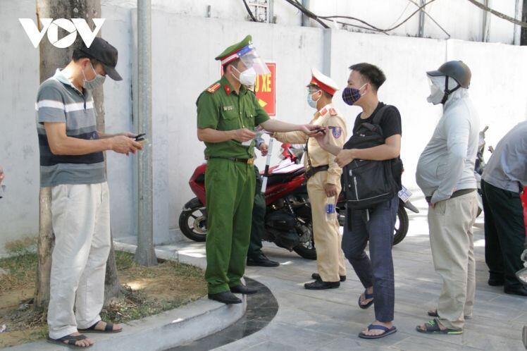 Nghệ An tăng cường kiểm soát, xử phạt người trong vùng cách ly ra đường không cần thiết