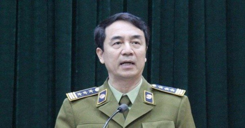 Ông Trần Hùng bị cáo buộc 'đội mũ phớt' cho đường dây sách giáo khoa giả