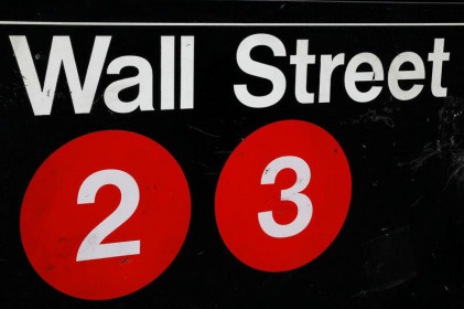 Phố Wall mở cửa trong sắc xanh; Dow Jones tăng 100 điểm