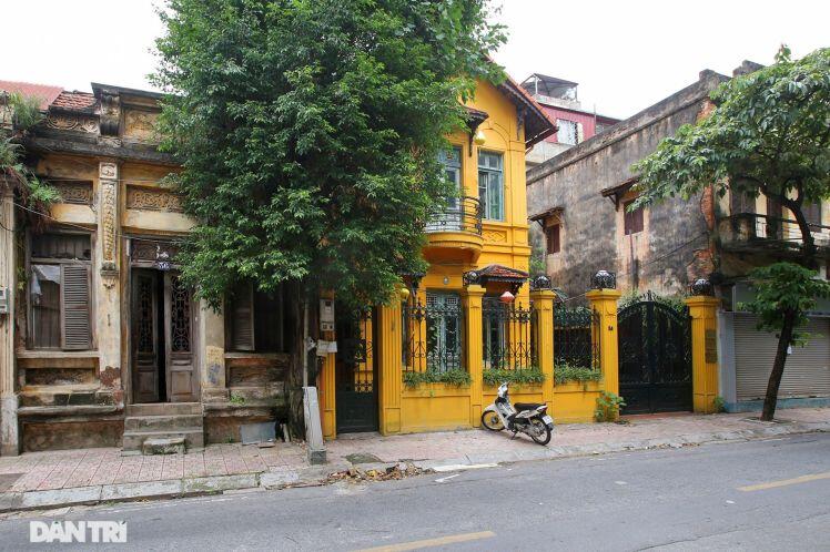Nhà cổ mặt tiền Hà Nội phô bày nét đẹp khi vắng bóng hàng quán và xe cộ