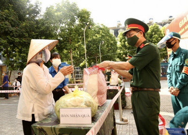 Hà Nội: Ấm tình quân dân từ ''Gian hàng 0 đồng'' của người lính giữa đại dịch