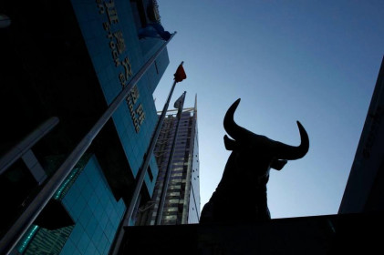 Trung Quốc tạm dừng hơn 40 thương vụ IPO