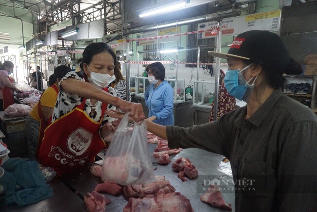 Đà Nẵng: Mở lại chợ, người dân mua hàng qua tổ Covid cộng đồng