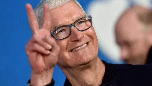 Vừa lĩnh thưởng 5 triệu cổ phiếu Apple, Tim Cook bán ngay lấy 750 triệu USD
