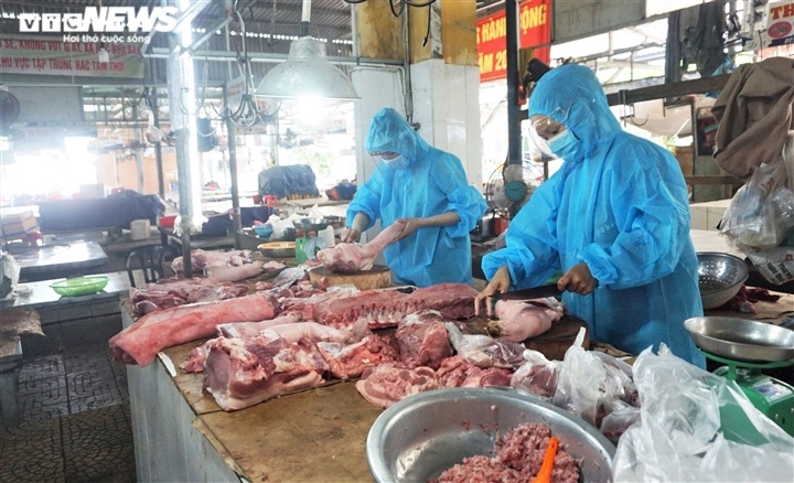 Các chợ Đà Nẵng ngày đầu mở cửa: Khách mua là những người ‘vác tù và hàng tổng’