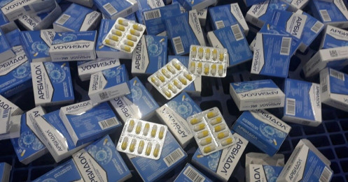 Hải quan bắt hơn 330 hộp thuốc được quảng cáo là "thần dược" chữa Covid-19
