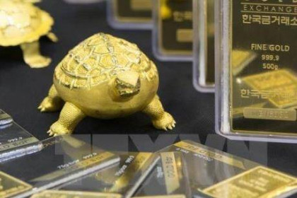 Đồng USD sụt giảm, giá vàng châu Á đi lên phiên chiều 31/8
