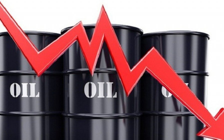 Giá dầu thế giới tiếp tục lao dốc