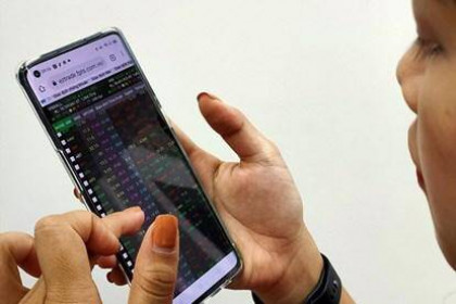 “Xuống tiền” vào nhóm nào khi cổ phiếu vừa và nhỏ sắp “hết vị”?