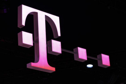 Chứng khoán Châu Âu giảm mạnh; Deutsche Telekom tỏa sáng sau khi công bố thỏa thuận hoán đổi cổ phiếu với Softbank
