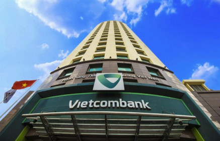 Bị “tấn công” dồn dập trên mạng xã hội liên quan đến sao kê tiền từ thiện, cổ phiếu ngân hàng Vietcombank giảm điểm