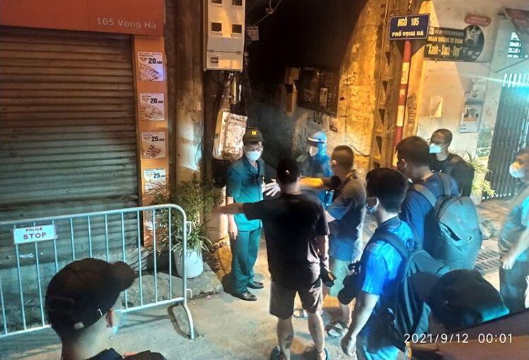 Hà Nội: Dỡ bỏ phong tỏa phố Vọng Hà, phường Chương Dương sau 40 ngày giãn cách chống dịch Covid-19