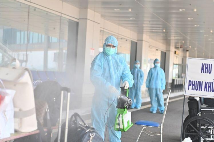 Sân bay Vân Đồn đón hai chuyến bay chở 345 khách Mỹ có “Hộ chiếu vaccine”