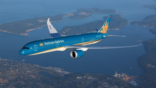 Nguy cơ phá sản, cổ phiếu Vietnam Airlines vẫn “bay cao”