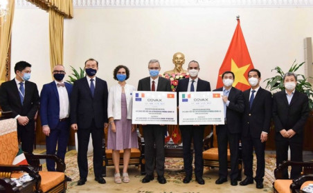Việt Nam tiếp nhận 1,5 triệu liều vaccine COVID-19 từ Pháp và Italia
