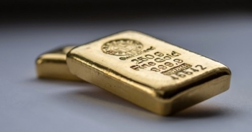 Giá vàng hôm nay 16/9, Mốc 1.800 USD không cầm cự được lâu, giới đầu tư nên chọn vàng hay cổ phiếu?