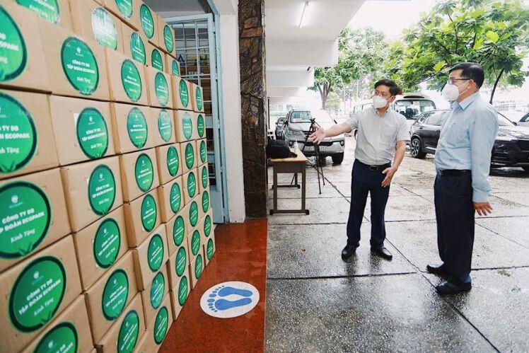 Cổ đông sáng lập Ecopark vừa đưa 100.000 lọ thuốc điều trị Covid-19 hãng Pfizer về Việt Nam
