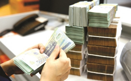 Tiền tệ  “ngoài siết, trong lỏng”