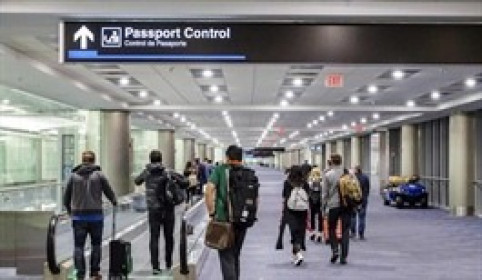 Bloomberg: Mỹ sẽ sớm cho phép khách quốc tế nhập cảnh