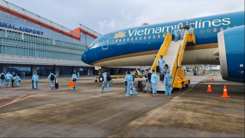 Sân bay Vân Đồn đón hơn 300 khách có hộ chiếu vắc xin từ Pháp