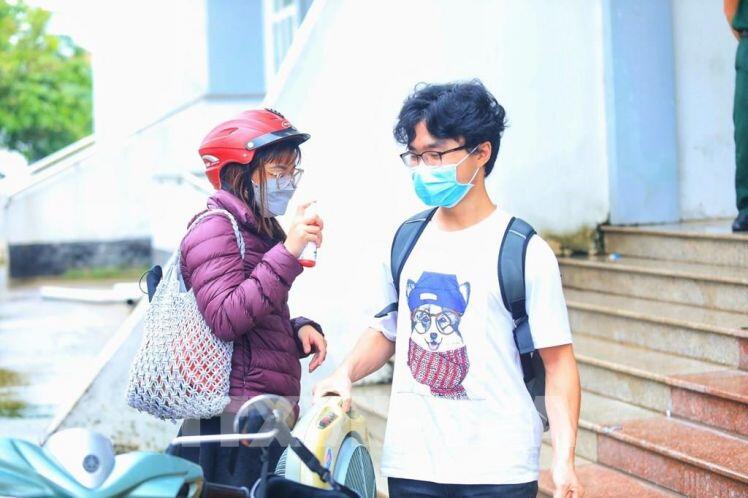 Hình ảnh người dân phường Thanh Xuân Trung trở về nhà sau 21 ngày cách ly