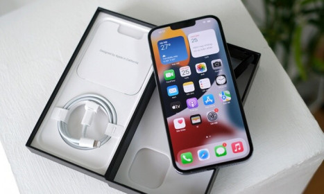 iPhone 13 xách tay giảm giá gần 10 triệu đồng