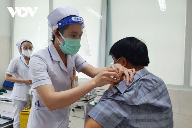 Không có chuyện Đà Nẵng bớt lượng vaccine để tiêm cho được nhiều người