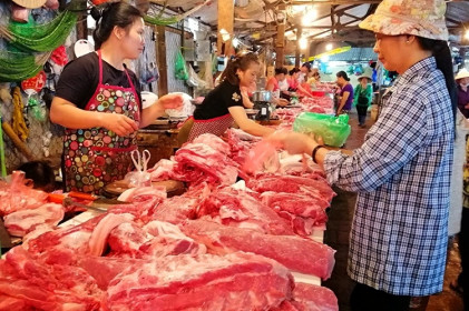 Giá thịt lợn chợ dân sinh hạ nhiệt, sức mua thấp