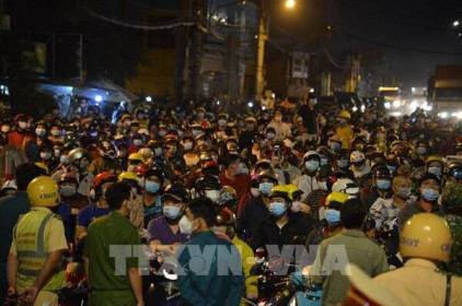 Hàng nghìn người đổ về quê sau khi Tp Hồ Chí Minh nới lỏng giãn cách