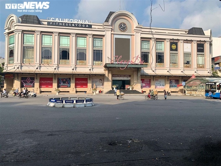 Chợ 'nhà giàu' vẫn đóng cửa im lìm sau nhiều ngày Hà Nội nới lỏng giãn cách