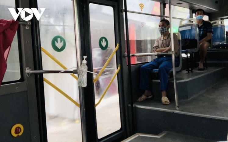 Vì sao xe buýt ở Hà Nội vẫn chưa thể hoạt động lại từ ngày 1/10?
