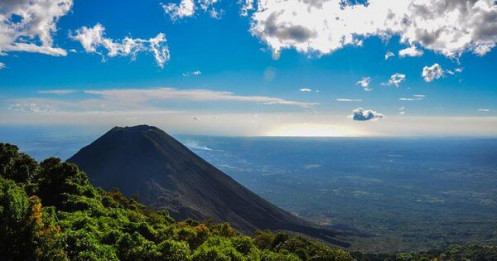 El Salvador khai thác những đồng bitcoin đầu tiên từ năng lượng núi lửa