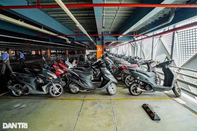 Choáng váng mức phí gửi ôtô 15 triệu đồng tại bãi xe sân bay Tân Sơn Nhất