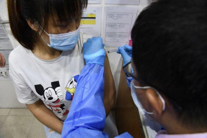 Vì sao nhiều người Singapore tiêm mũi 3 vắc xin Sinovac và Sinopharm thay vì của Mỹ?