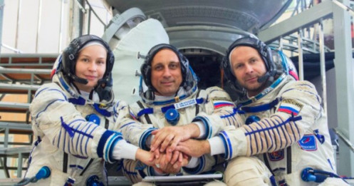 Nhóm làm phim Nga trở lại trái đất sau 12 ngày thực hiện cảnh quay trên quỹ đạo