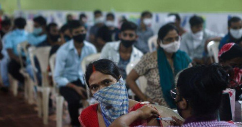 Ấn Độ ăn mừng cột mốc tiêm một tỷ liều vắc xin COVID-19