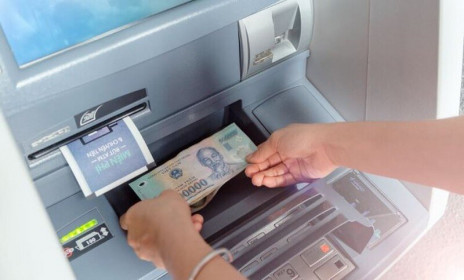 Khách “tố” dịch vụ nộp tiền tại cây MBbank “lởm”, bị giữ hơn 80 triệu 10 ngày