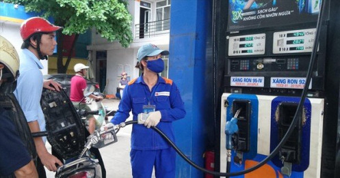 Cạn quỹ bình ổn giá xăng dầu, rục rịch đề xuất giảm thuế